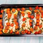 Sgombro al forno con limone e pomodorini