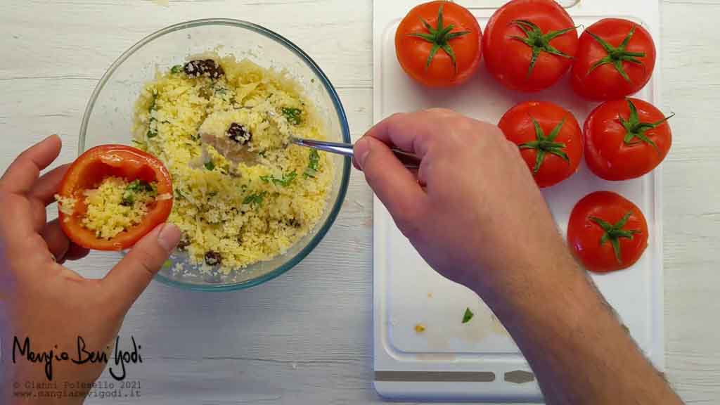 Farcire i pomodori ripieni