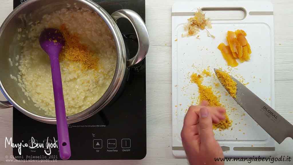 mantecare il risotto alla bottarga