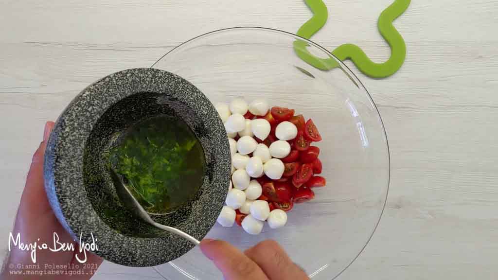 preparazione pasta alla crudaiola