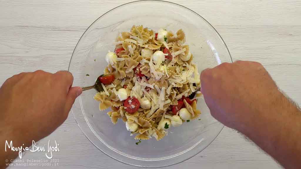 preparazione pasta alla crudaiola