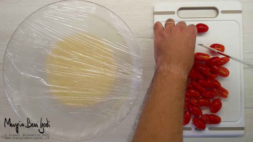 preparazione cous cous al pesto