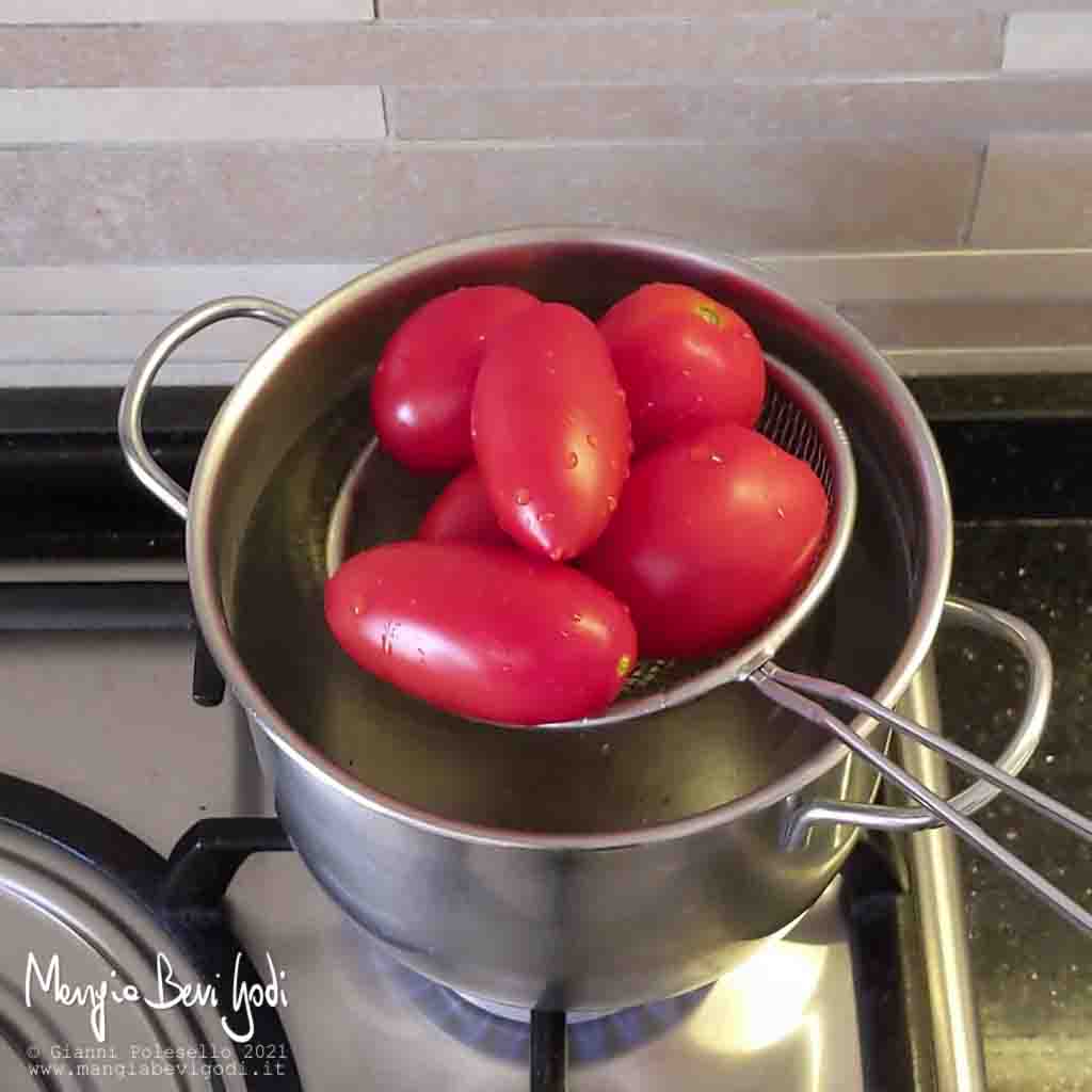 Bollire i pomodori