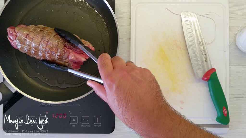 rosolare la carne per il brasato