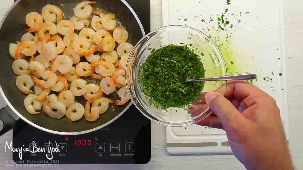 emulsione con olio, aglio e prezzemolo