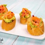 crostini con salmone e avocado