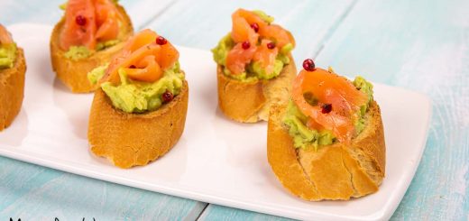 crostini con salmone e avocado