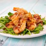 gamberoni avvolti con pancetta in padella
