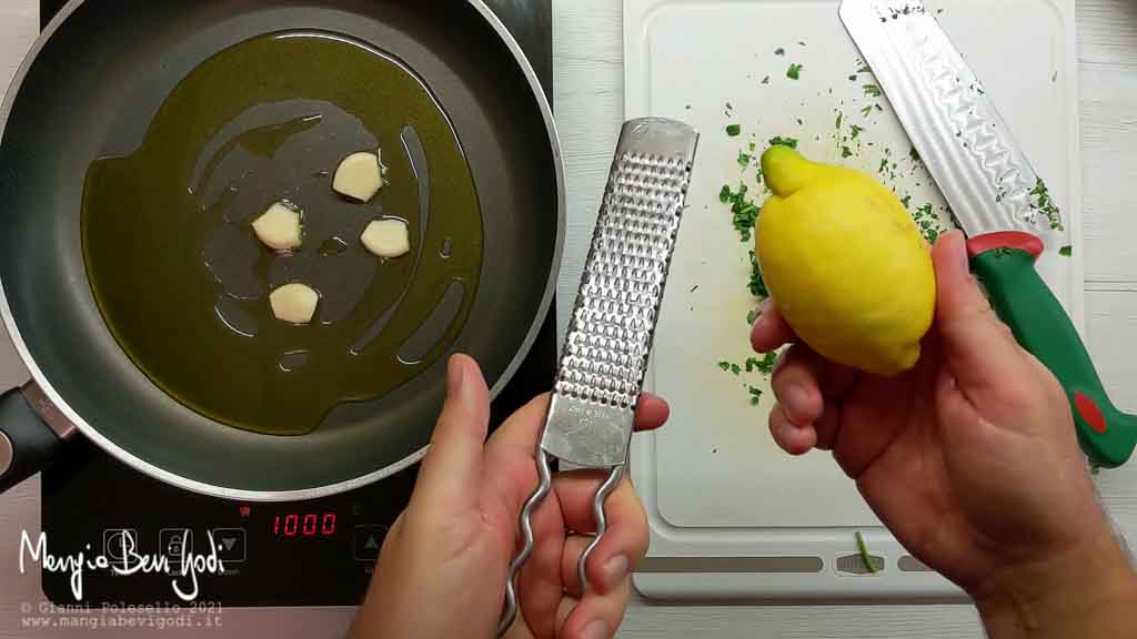 grattugiare la buccia di limone