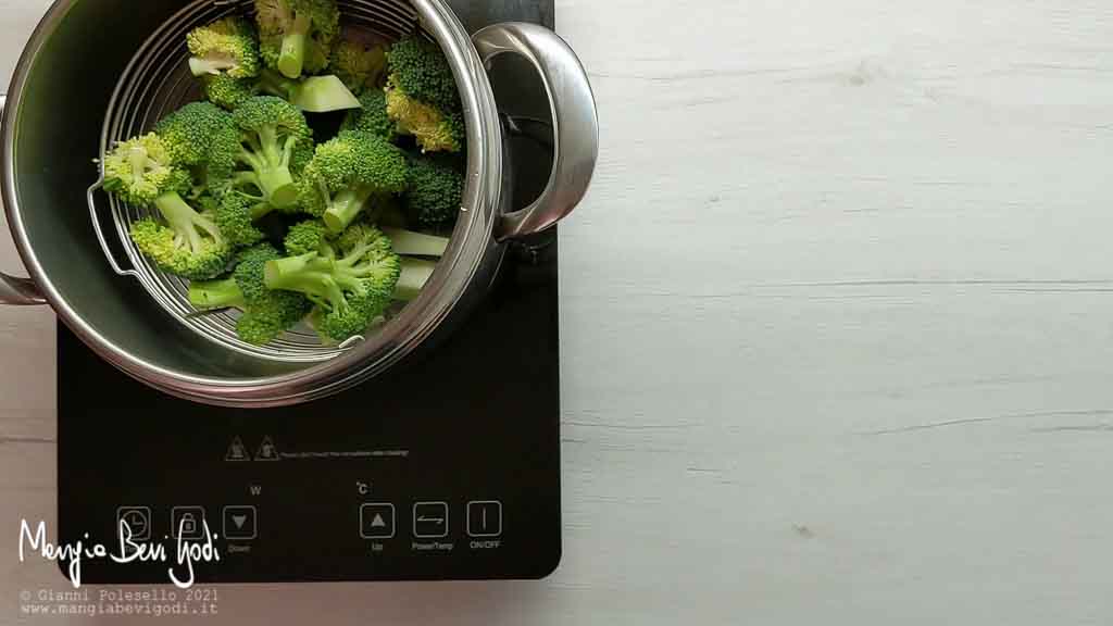 Cottura broccoli a vapore in pentola a pressione