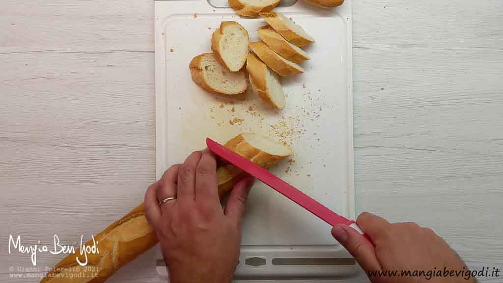 tagliare a fette la baguette