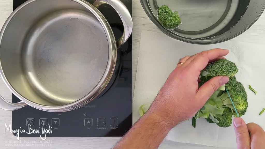 tagliare e lavare il broccolo