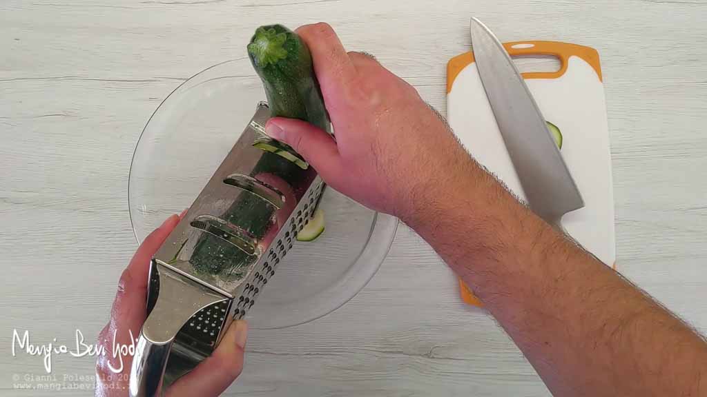 tagliare le zucchine