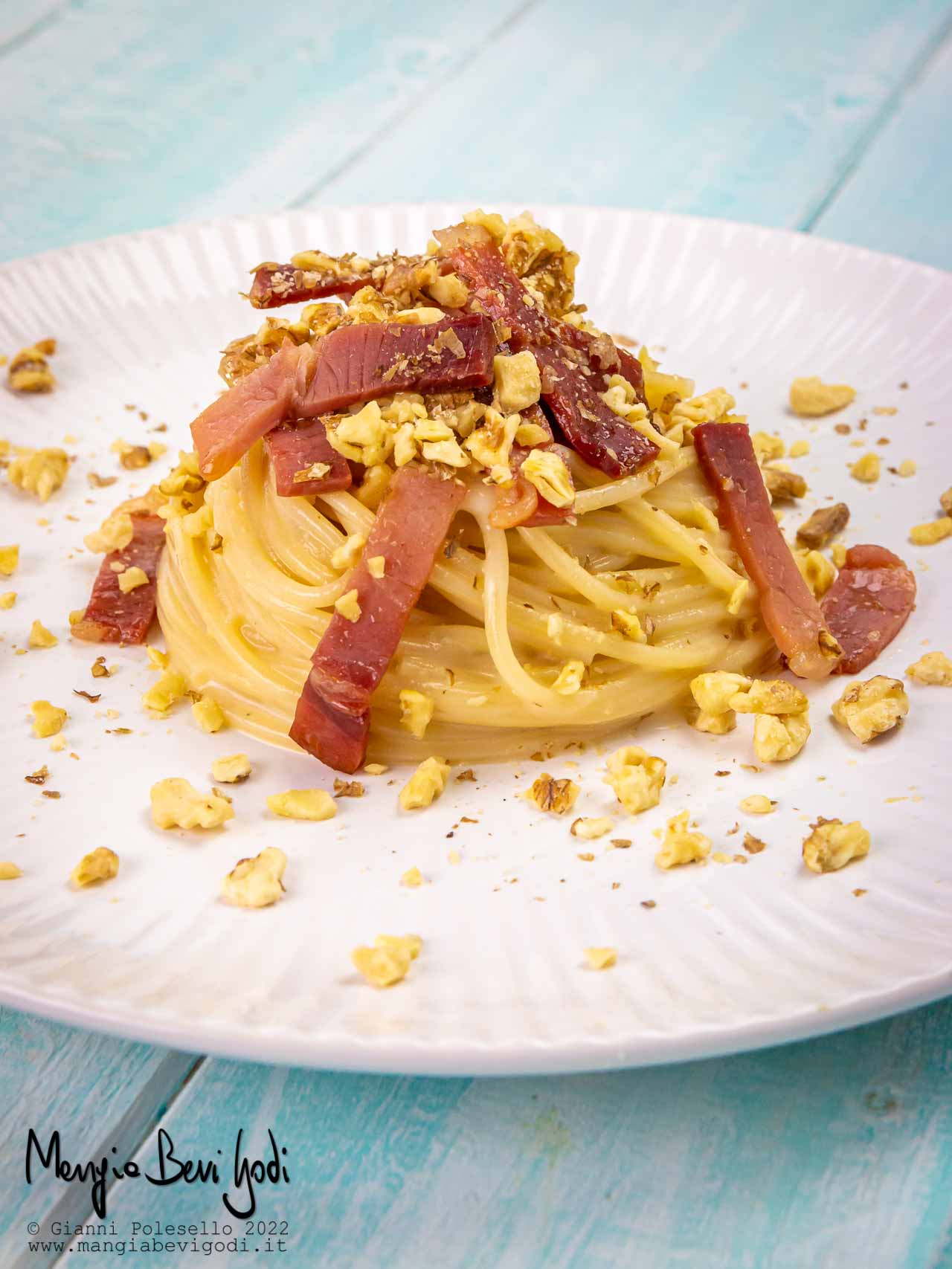 pasta con speck, noci e gorgonzola