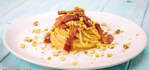 pasta con speck, noci e gorgonzola