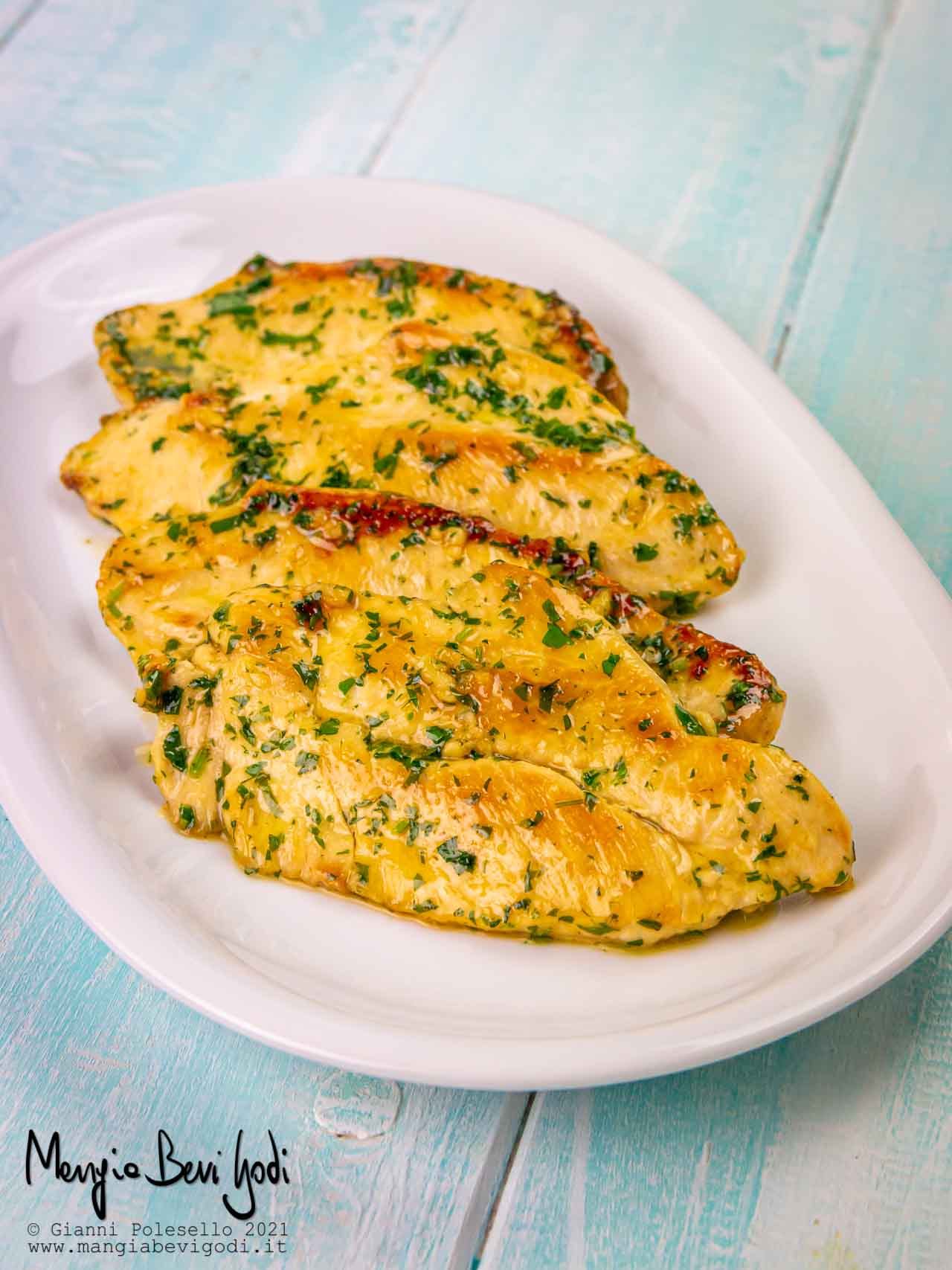 Pollo in padella con aglio e prezzemolo