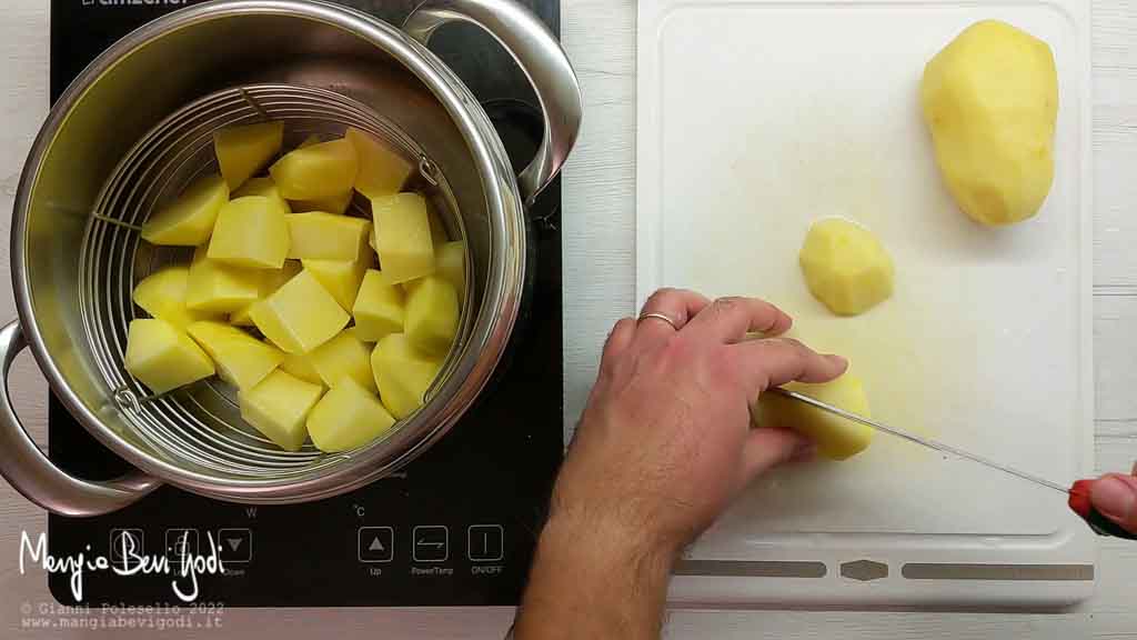 tagliare le patate