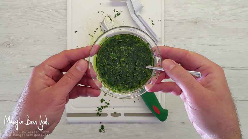 emulsione di aglio, olio e prezzemolo