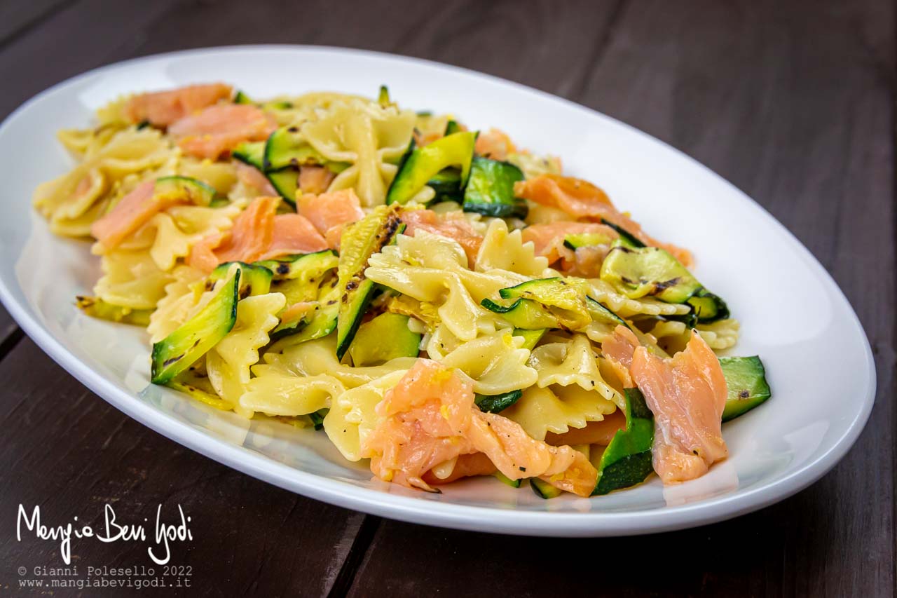 pasta fredda salmone e zucchine