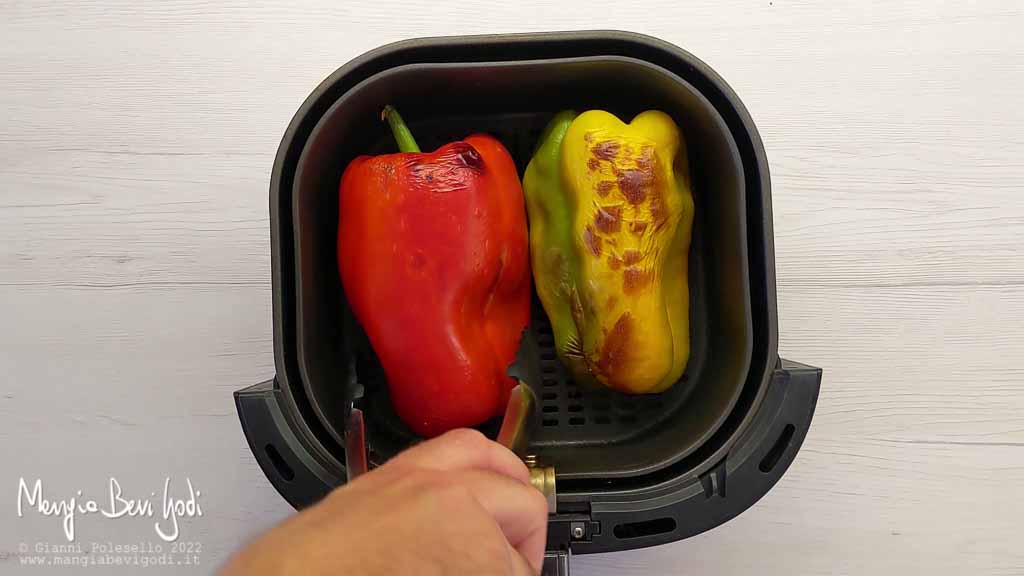 cuocere i peperoni nella friggitrice ad aria
