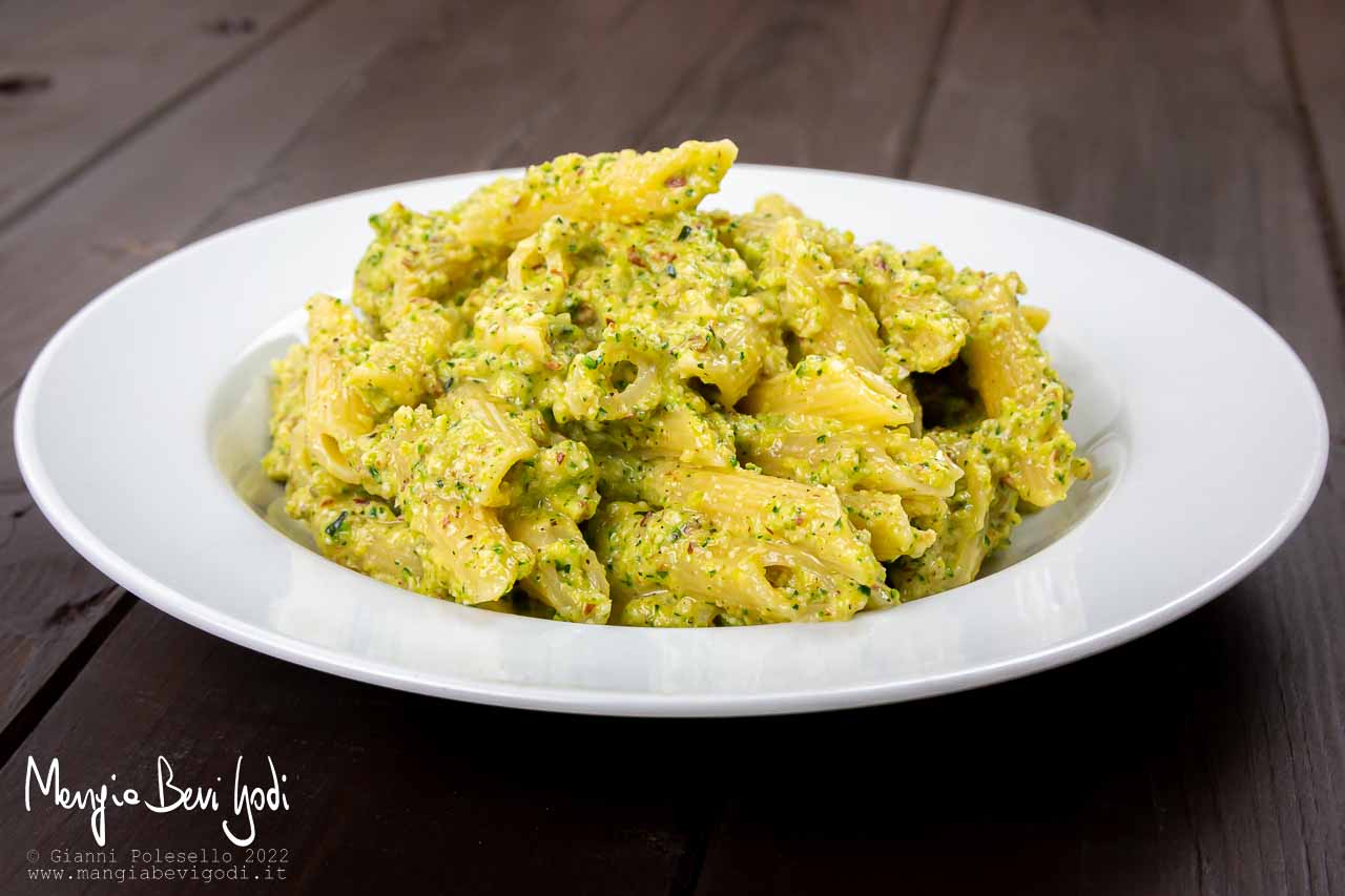 pesto di zucchine e mandorle