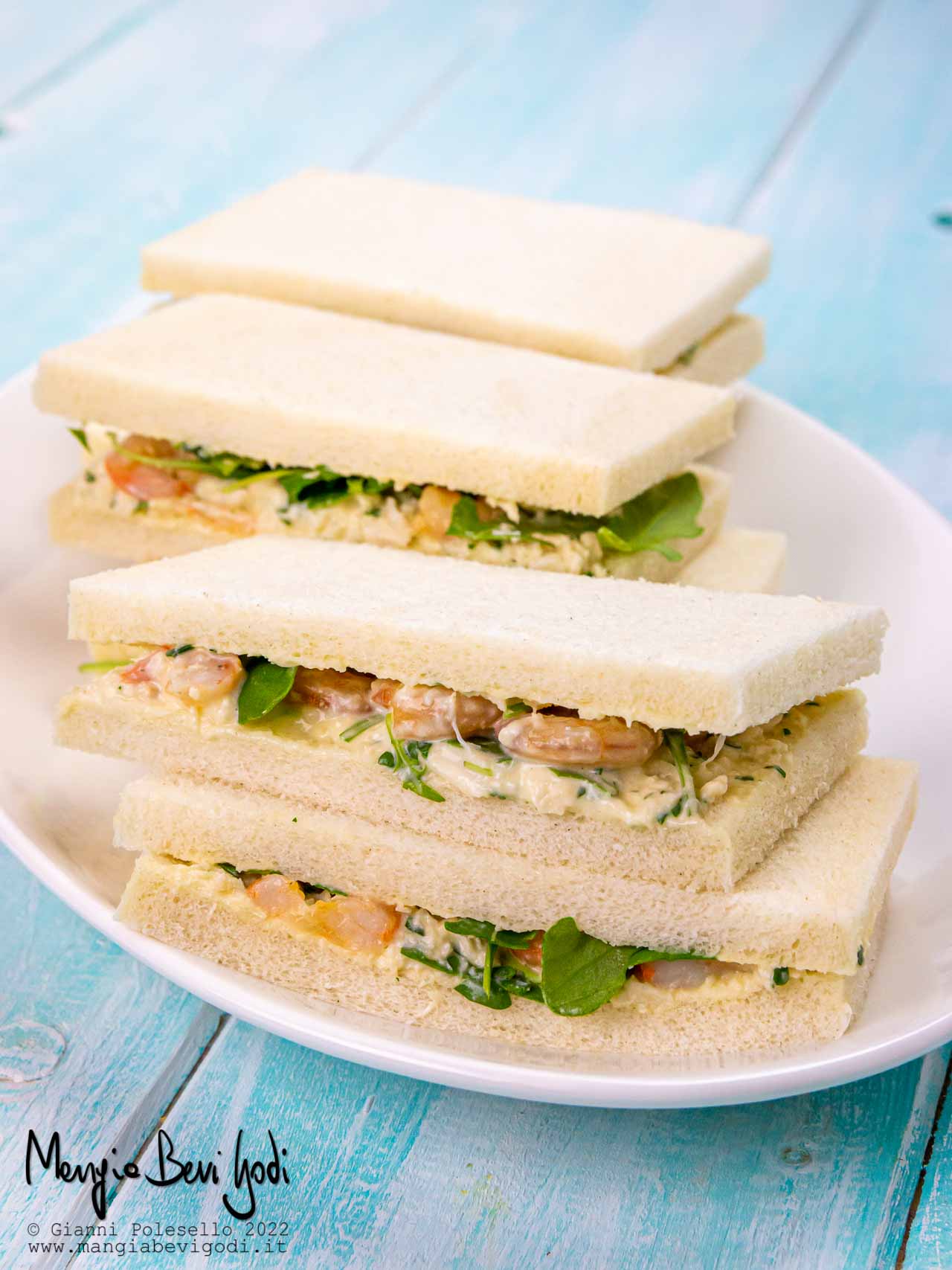 tramezzini al salmone, avocado e uova