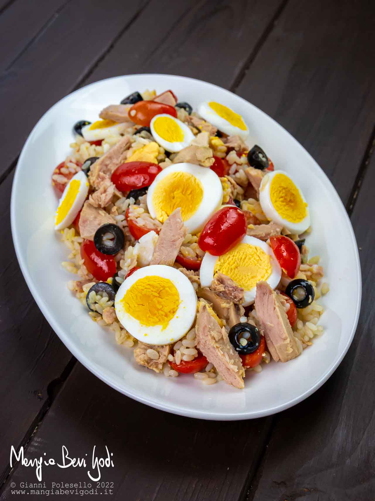 insalata di riso con tonno uova e pomodori