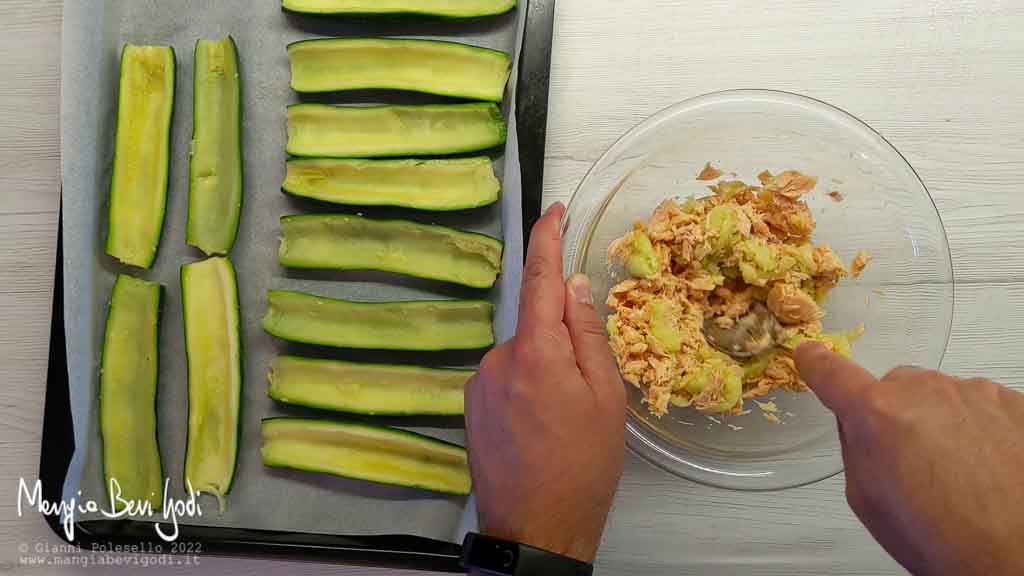 preparazione impasto zucchine ripiene