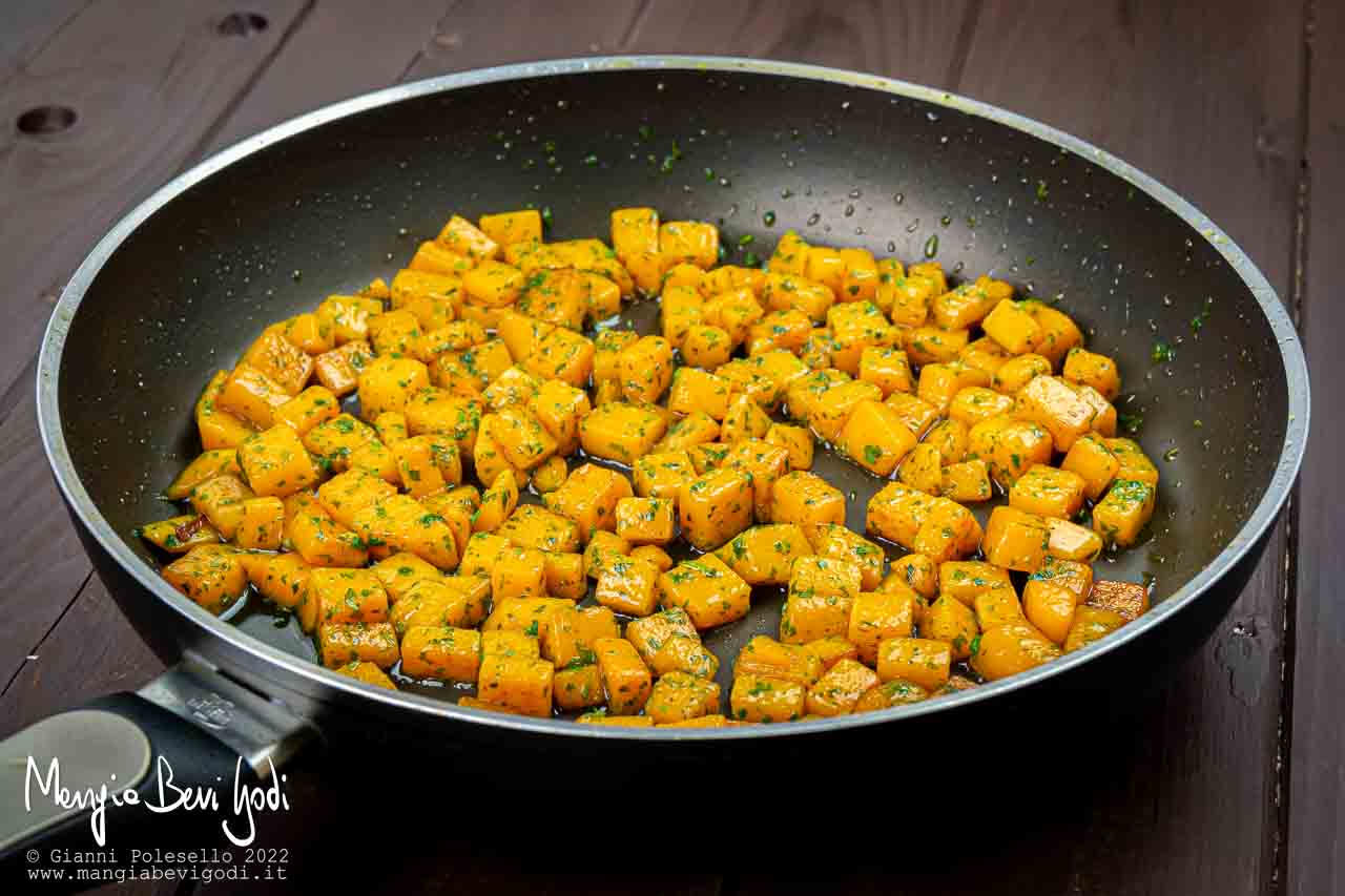 Zucca in padella trifolata