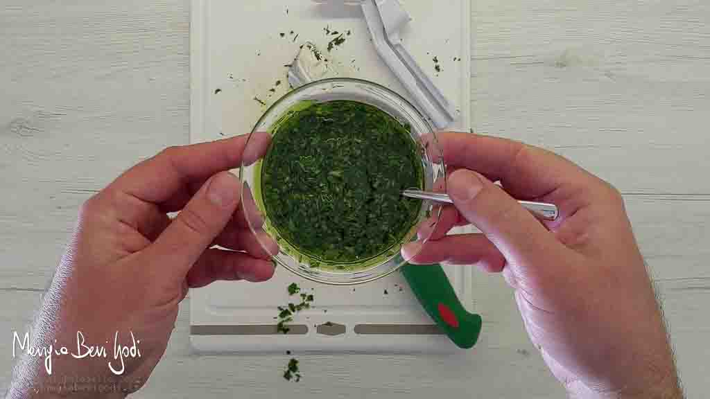 emulsione di olio, aglio e prezzemolo