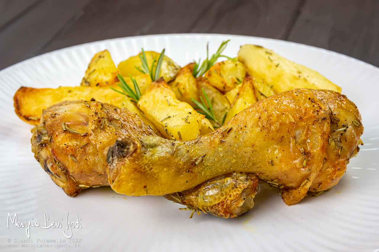 cosce di pollo con patate nella friggitrice ad aria