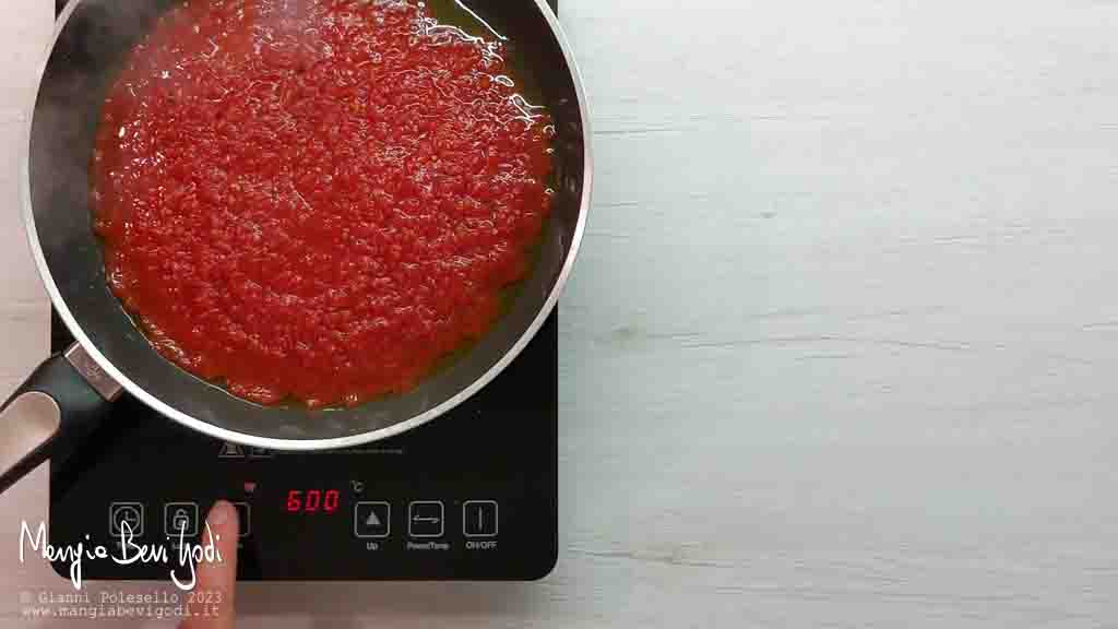 aggiungere polpa di pomodoro