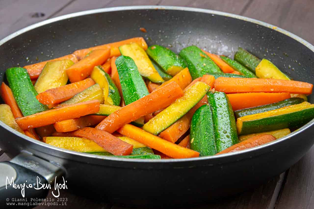 carote e zucchine in padella