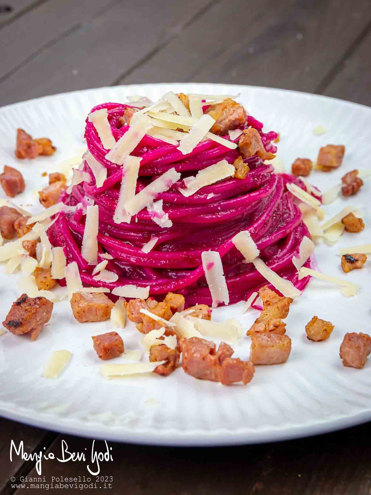 pasta con barbabietola e pancetta