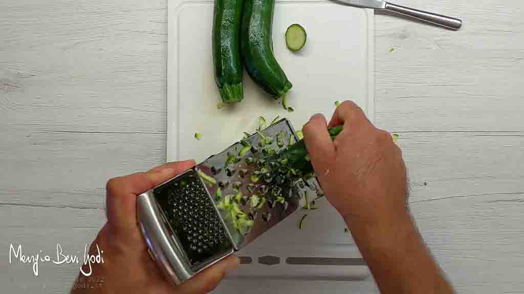 grattugiare le zucchine