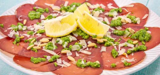 bresaola con pesto di rucola e grana