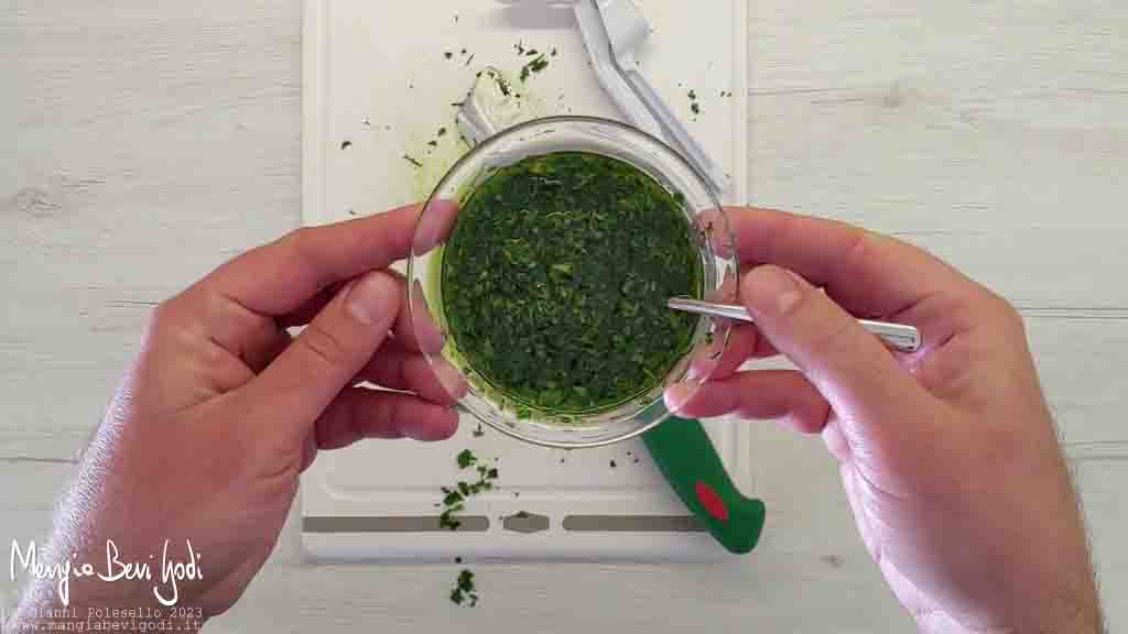 emulsione di aglio, olio e prezzemolo