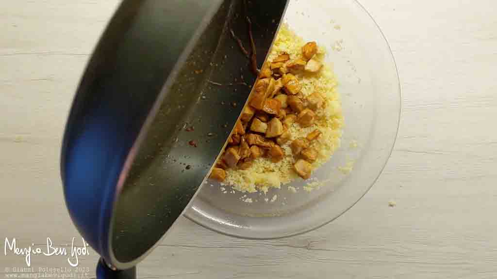 preparazione cous cous con pollo e verdure