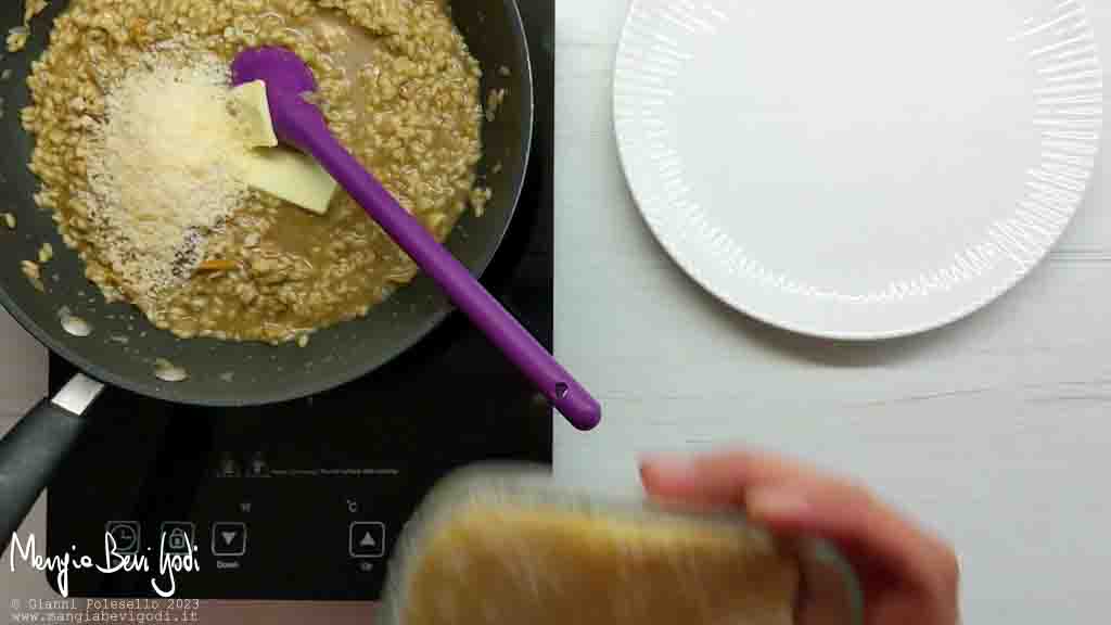 mantecare il risotto con burro e parmigiano