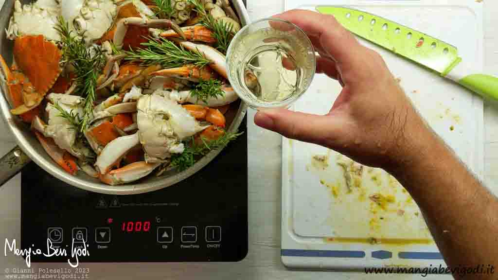 rosolare i granchi in padella