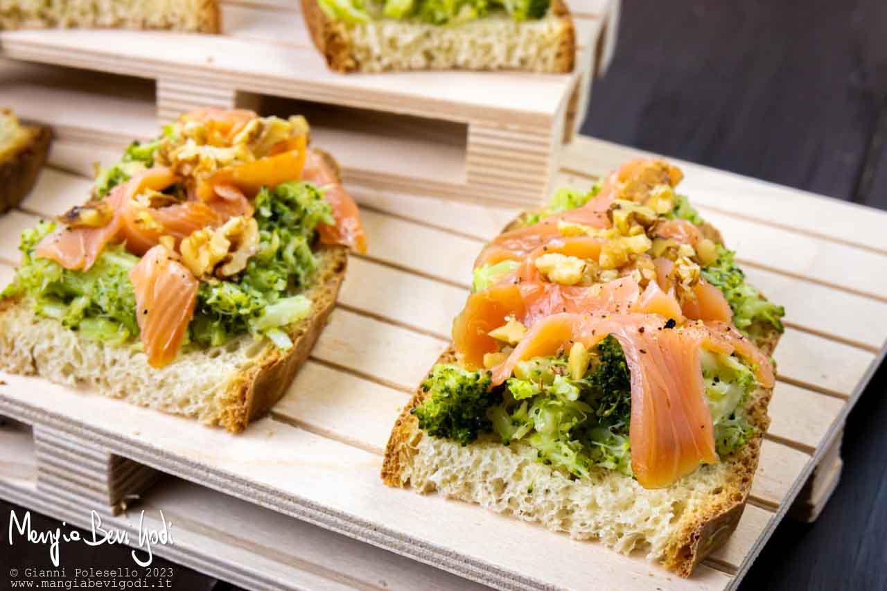 bruschette broccoli e salmone