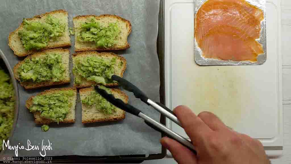 preparazione bruschette con broccoli