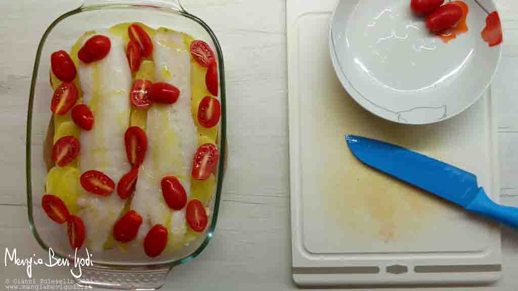 cottura merluzzo al forno con patate e pomodorini