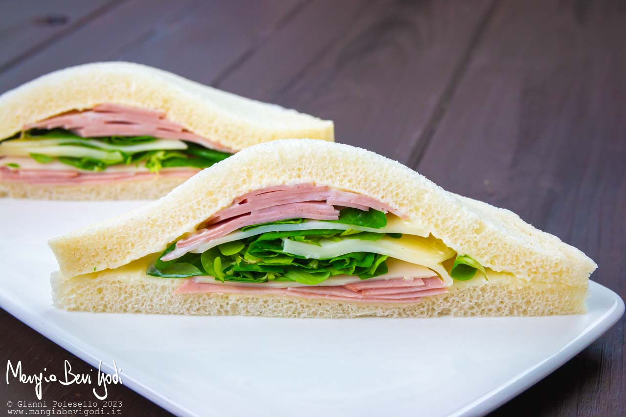 Tramezzini veneziani con mortadella