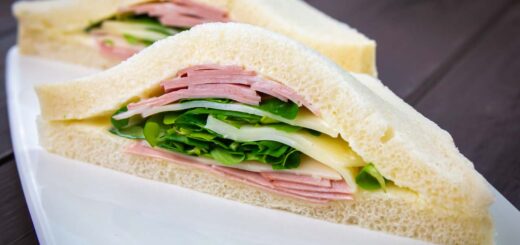 Tramezzini veneziani con mortadella