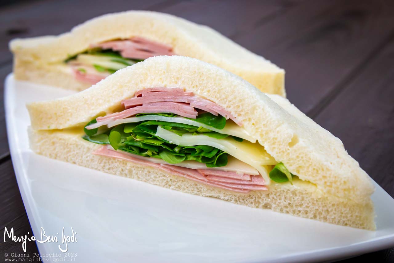 Tramezzini veneziani con mortadella