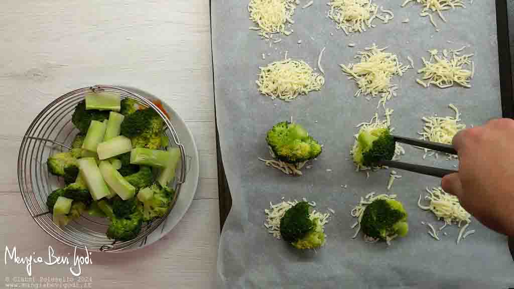 posare i broccoli sopra la mozzarella