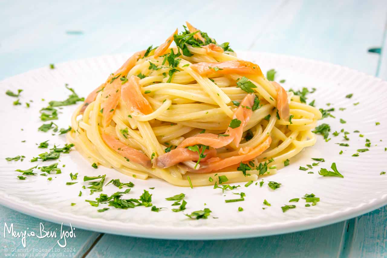 spaghetti al salmone e caprino