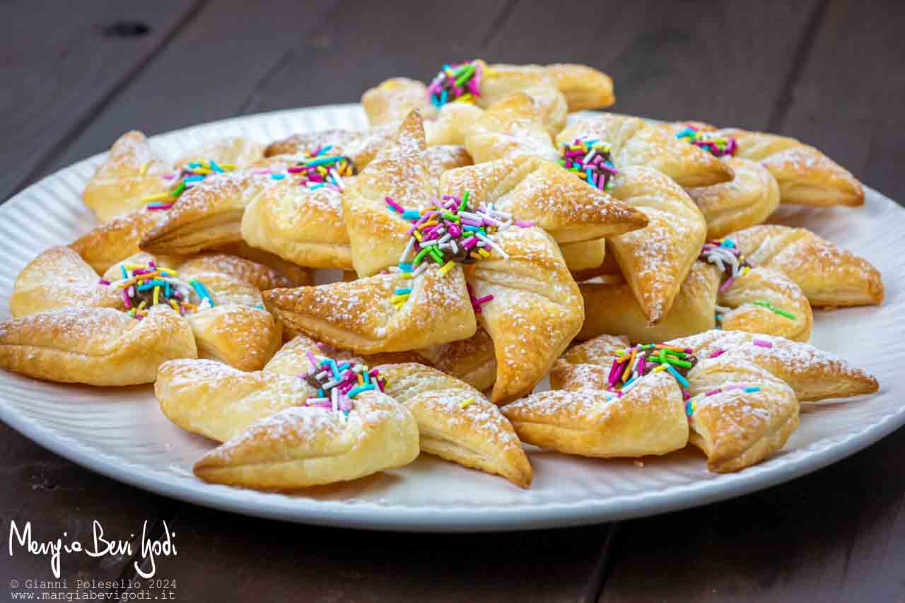 girandole di carnevale di pasta sfoglia