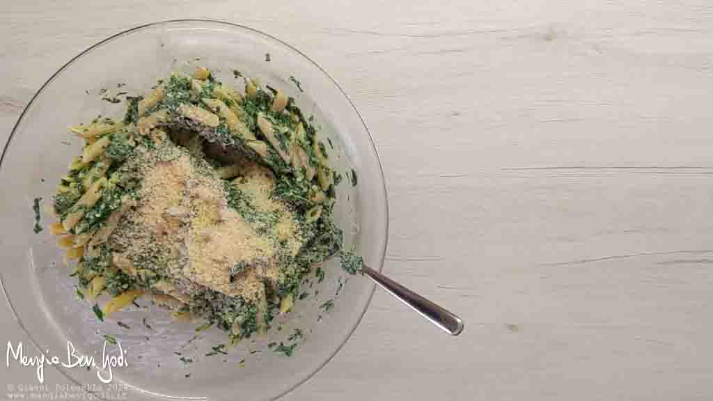 preparazione pasta ricotta e spinaci